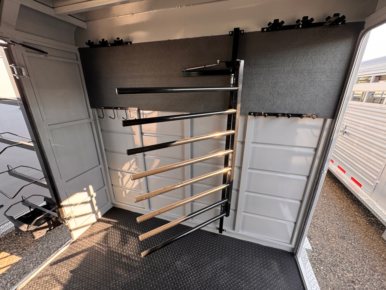 Trails West Trailers 2027 HOTSHOT Stock Combo Trialer | Tandem Axle 18.667K, Rubber Floor, Side Escape Door, Single Divider Gate, Swing Slide Combo Gate, Tack Room, Swing Out Saddle Racks, Water Tank