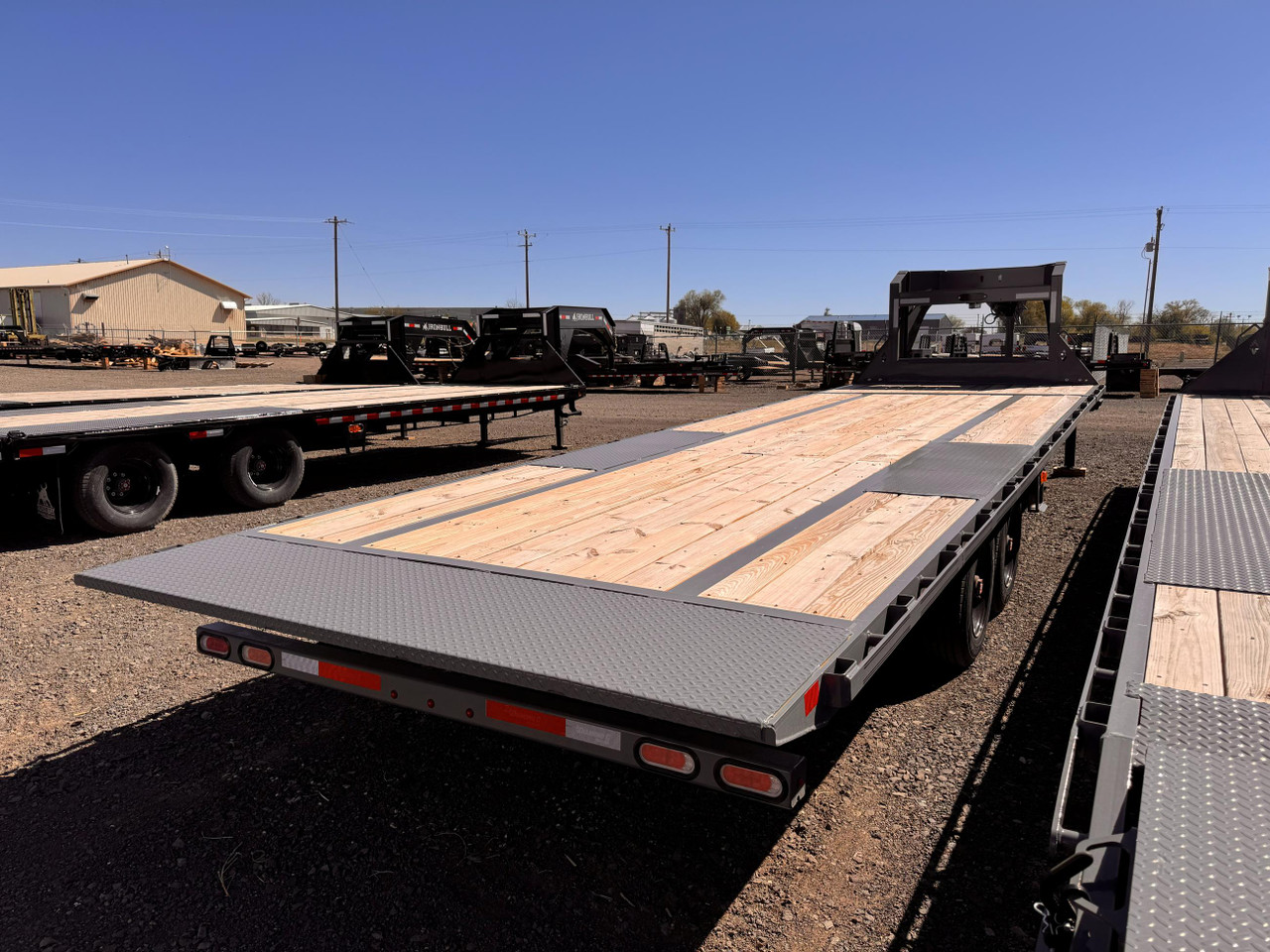 Diamond C Trailers 2025 DET210 28' Equipment Tilt | Tandem Axle 10K, Hydraulic Jacks, Torsion Axles, Solar Charger