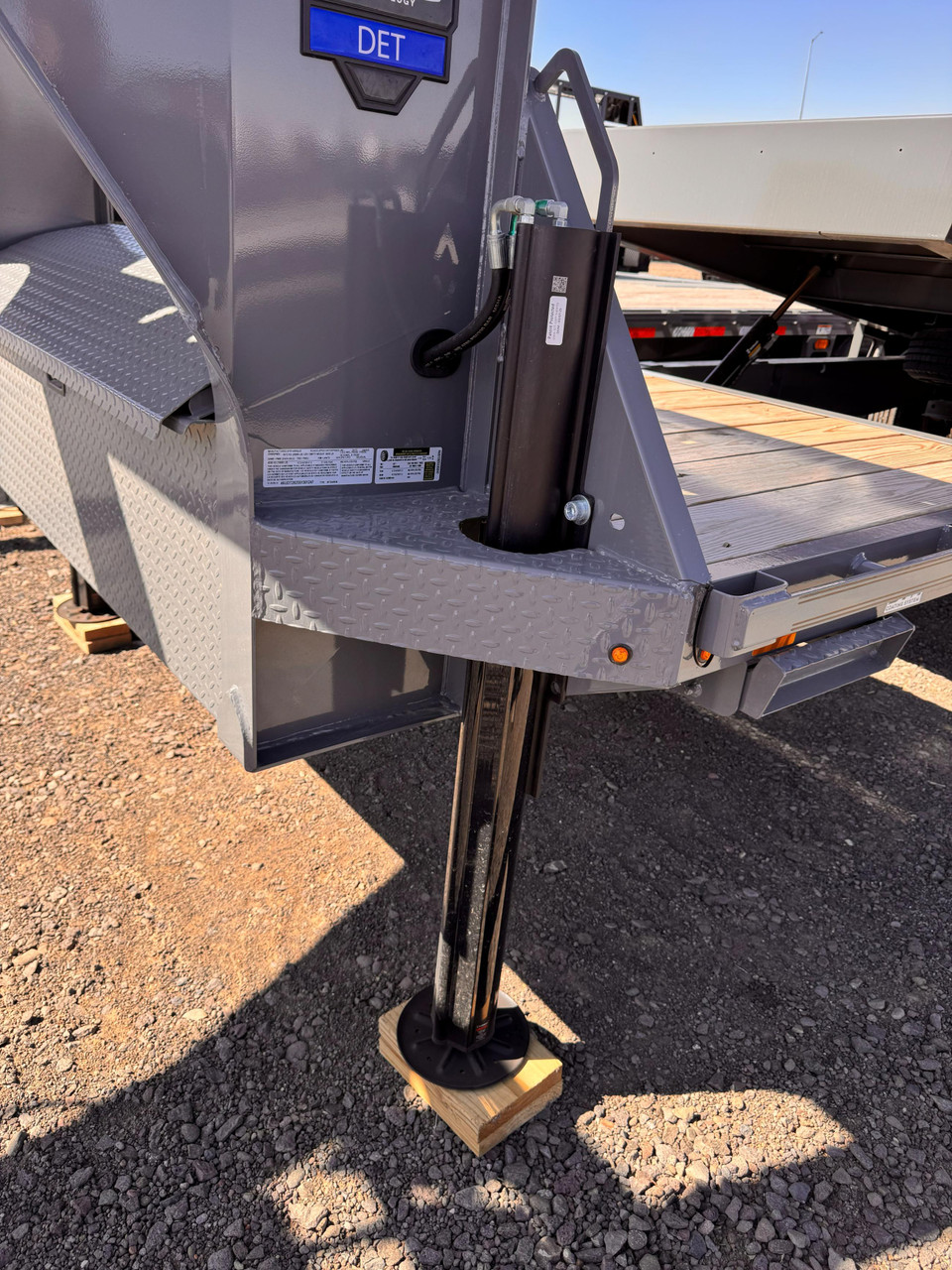 Diamond C Trailers 2025 DET210 28' Equipment Tilt | Tandem Axle 10K, Hydraulic Jacks, Torsion Axles, Solar Charger