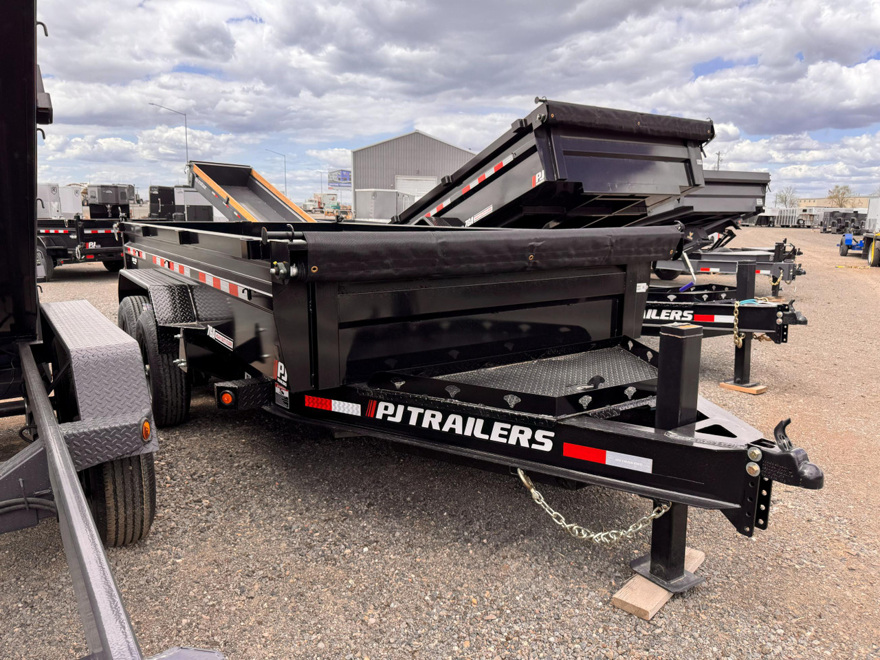 P.J. Trailers 2026 DL 83"X14' Low Profile Dump | Tandem Axle 14K, Hydraulic Jack