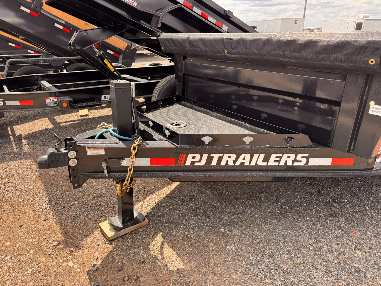 P.J. Trailers 2026 DL 83"X14' Low Profile Dump | Tandem Axle 14K, Hydraulic Jack, Drop Axles