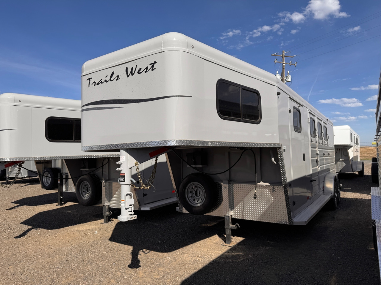 Trails West Trailers 2026 SANTA FE 21' Horse Trailer | Tandem Axle 18K, 3-Horse, Super Tack, Convenience Package, Double Tack Doors