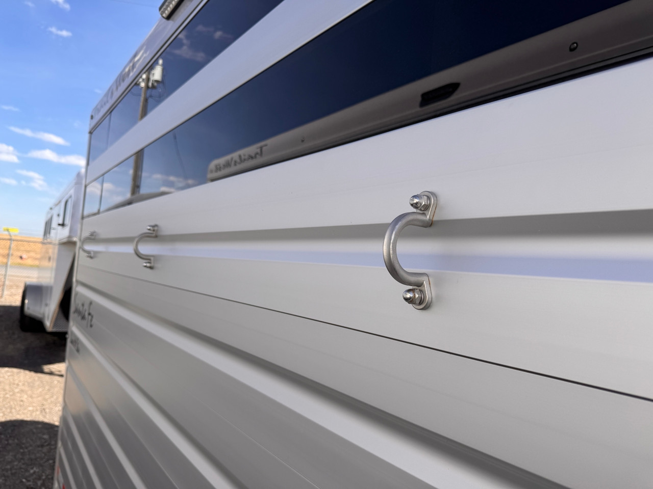 Trails West Trailers 2026 SANTA FE 21' Horse Trailer | Tandem Axle 18K, 3-Horse, Super Tack, Convenience Package, Double Tack Doors