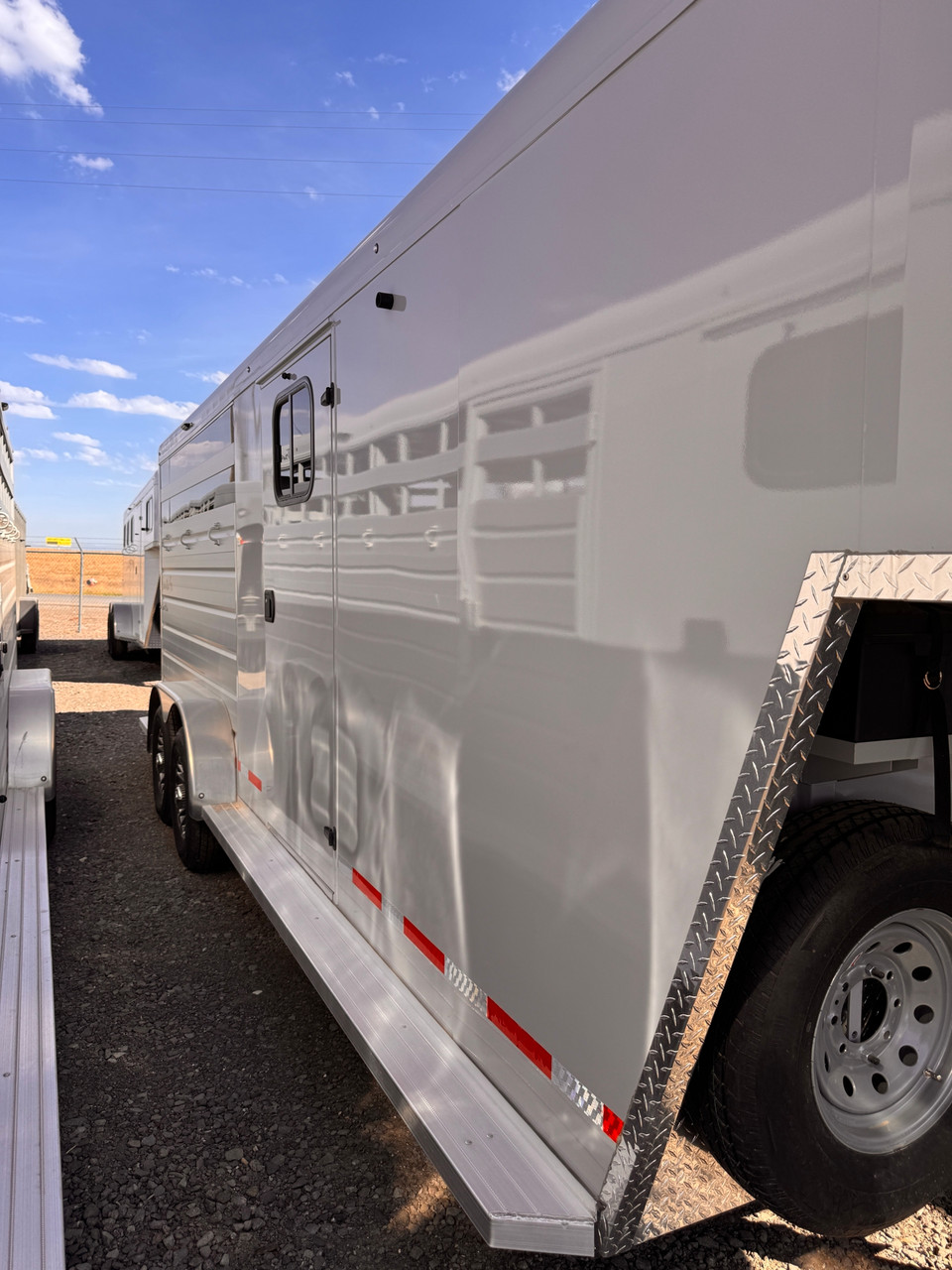 Trails West Trailers 2026 SANTA FE 21' Horse Trailer | Tandem Axle 18K, 3-Horse, Super Tack, Convenience Package, Double Tack Doors
