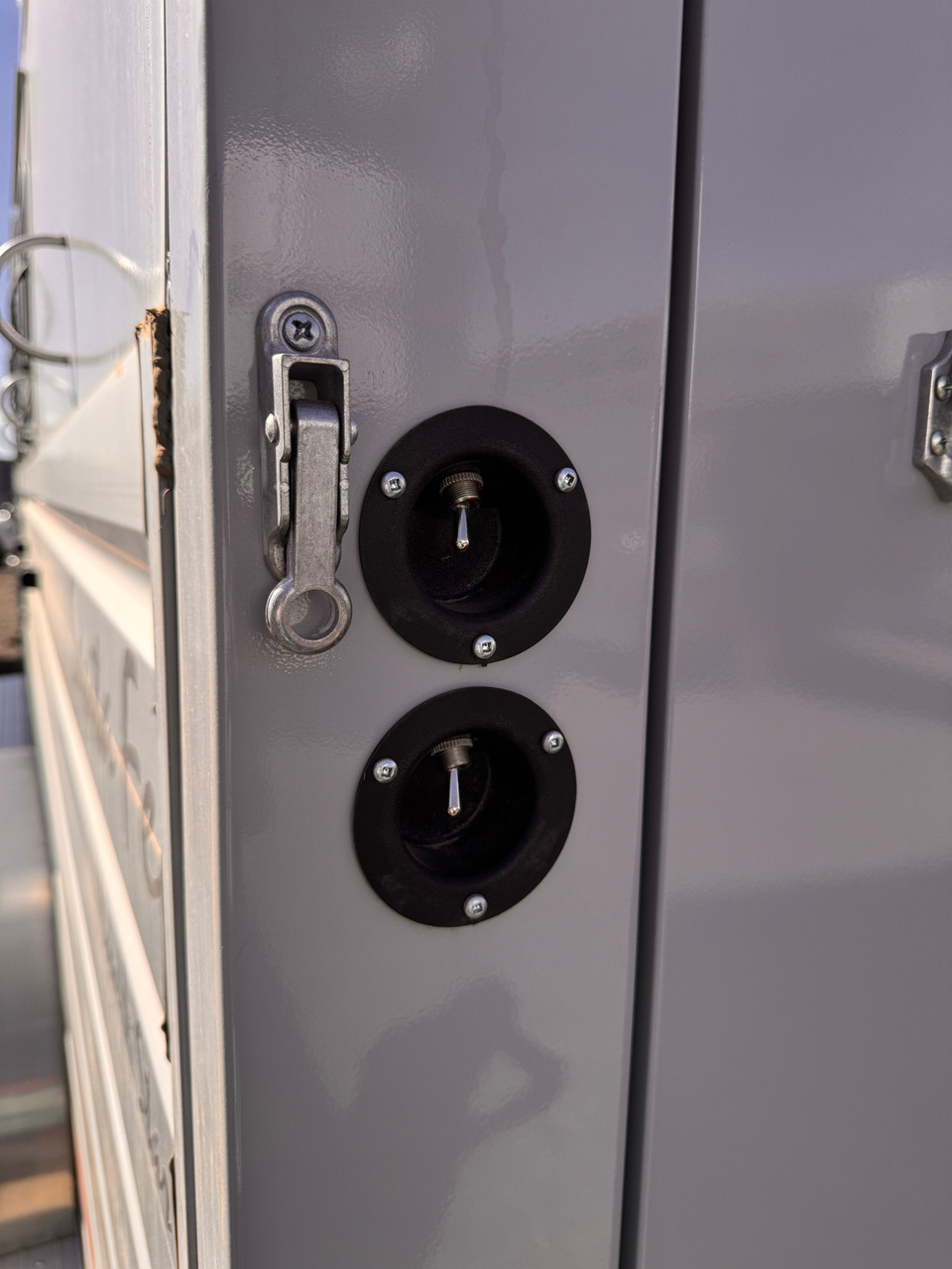 Trails West Trailers 2026 SANTA FE 21' Horse Trailer | Tandem Axle 18K, 3-Horse, Super Tack, Convenience Package, Double Tack Doors
