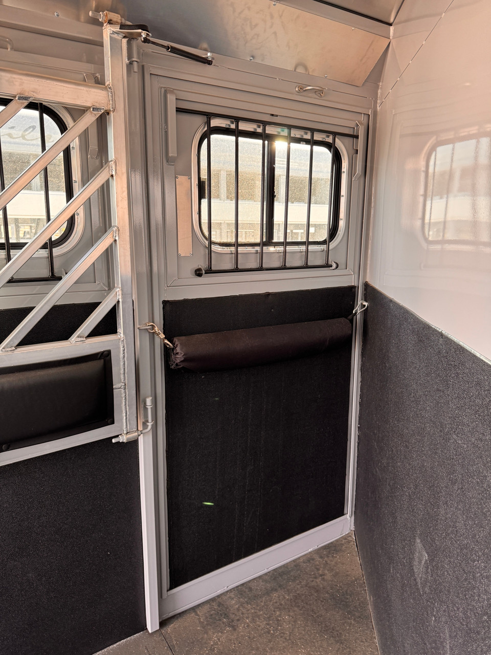 Trails West Trailers 2026 SANTA FE 21' Horse Trailer | Tandem Axle 18K, 3-Horse, Super Tack, Convenience Package, Double Tack Doors