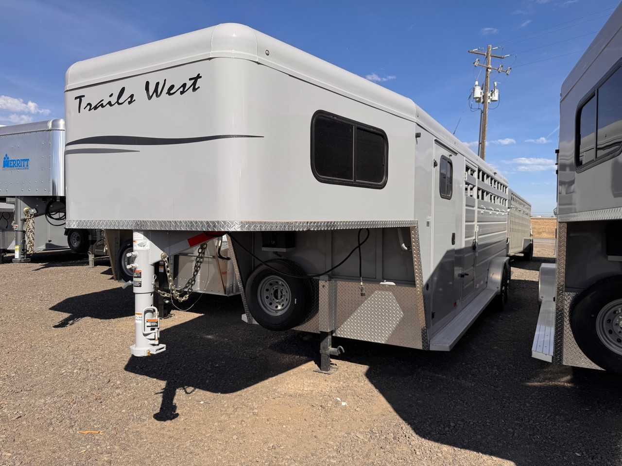 Trails West Trailers 2025 SANTA FE 24' Stock Combo Trailer | Tandem Axle 14K, Super Tack Room, Convenience Package