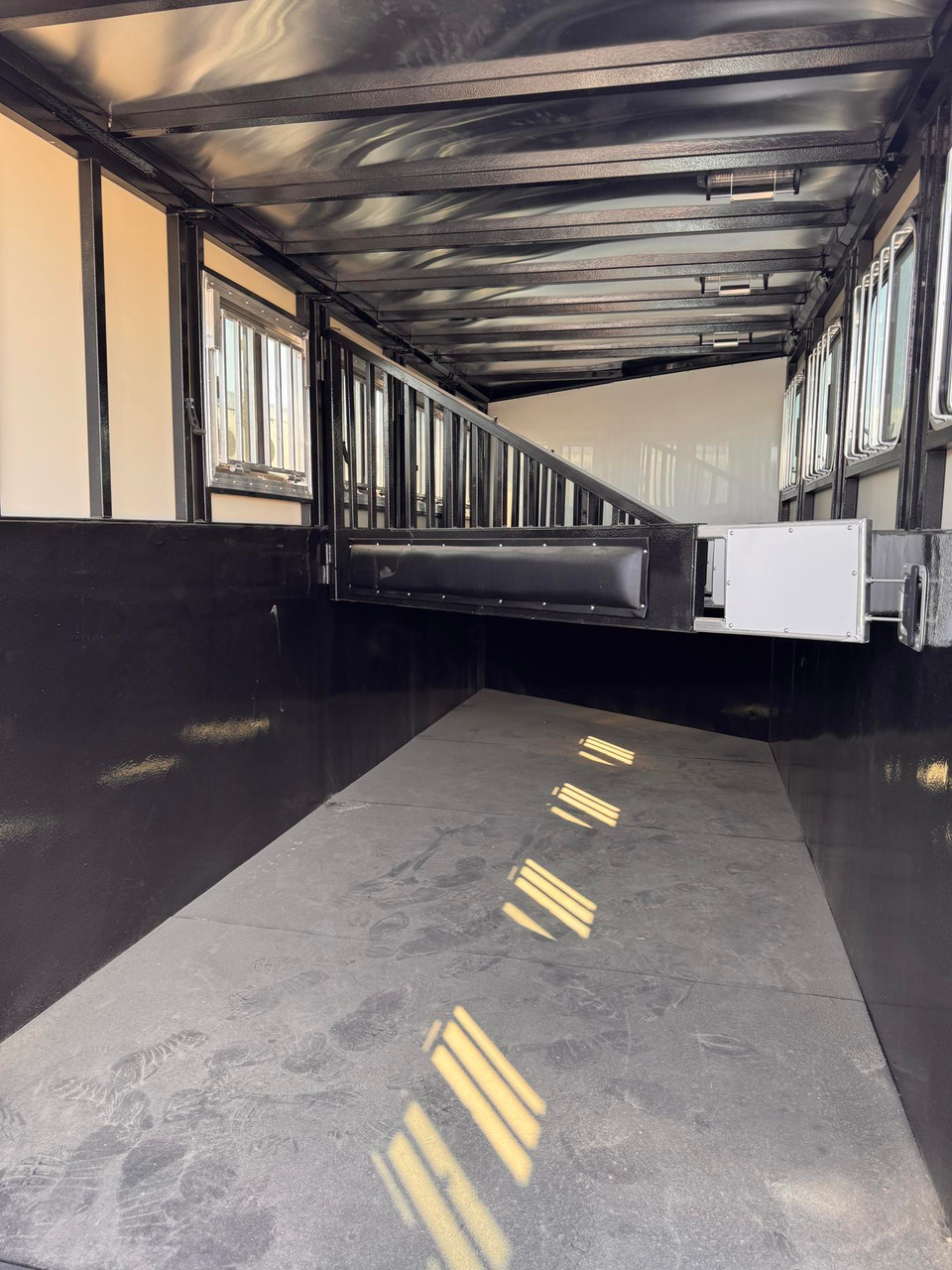 Triple C Trailers 2025 TETON PLUS 84"X24' Horse Trailer | Tandem Axle 12K, 4-Horse, Tack Room With Double Doors
