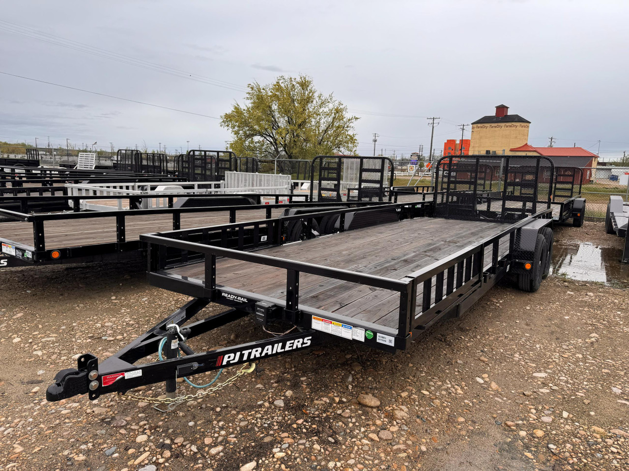 P.J. Trailers 2025 UL 83"X22' Utility Trailer | Tandem Axle 10K, HD Rampgate, Diamond Plate Fenders, Square Tube Rails, 12" OC, Dovetail