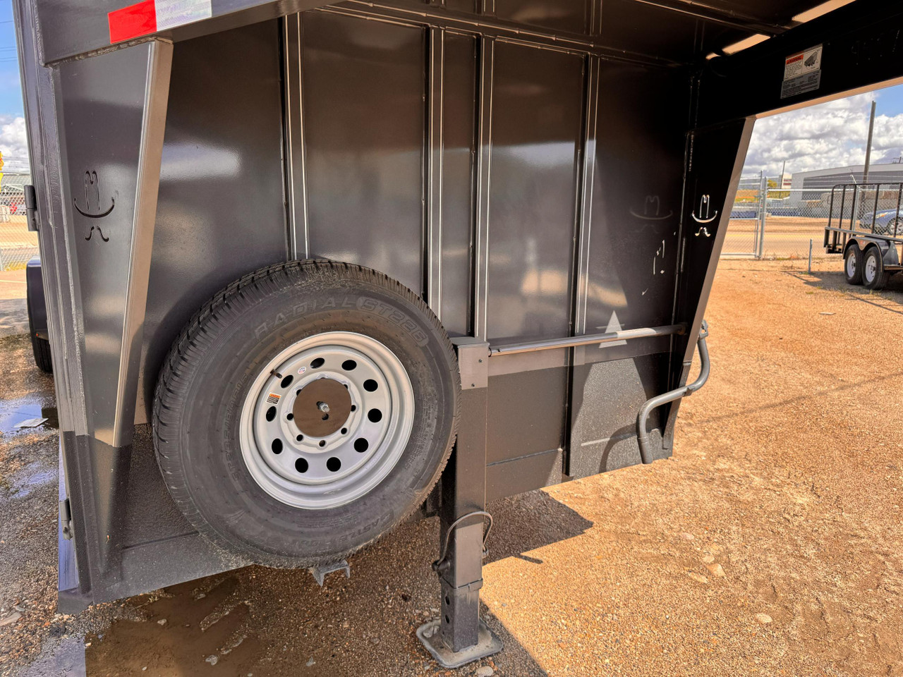 Titan Trailers 2026 STANDARD 72"X24' Stock Combo Trailer | Tandem Axle 14K, Reciver Hitch, 54" Escape Door, Tack Room, Saddle Rack