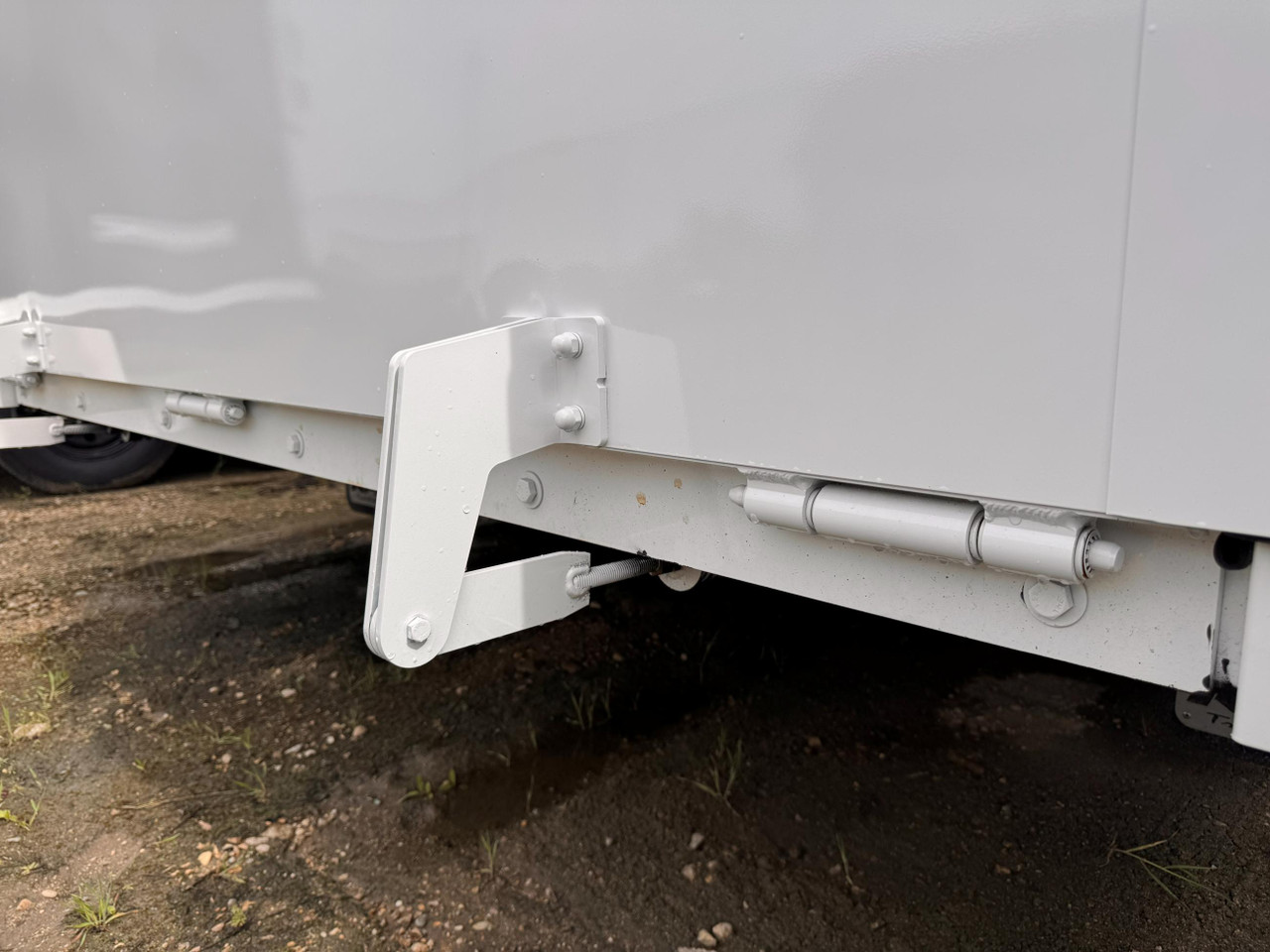 Trails West Trailers 2026 RPM ALTITUDE 20' Powersports Trailer | Tandem Axle 8.045K, Insulated Floor, Powered Vent, 2Nd Rear Light
