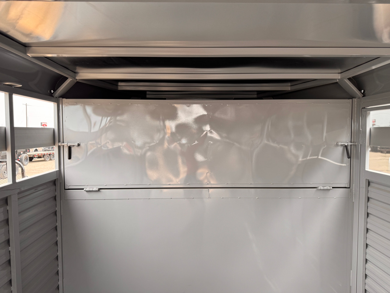 Trails West Trailers 2027 HOTSHOT 90"X24' Stock Trailer | Tandem Axle 18.667K, Straight, 2 Center Gates