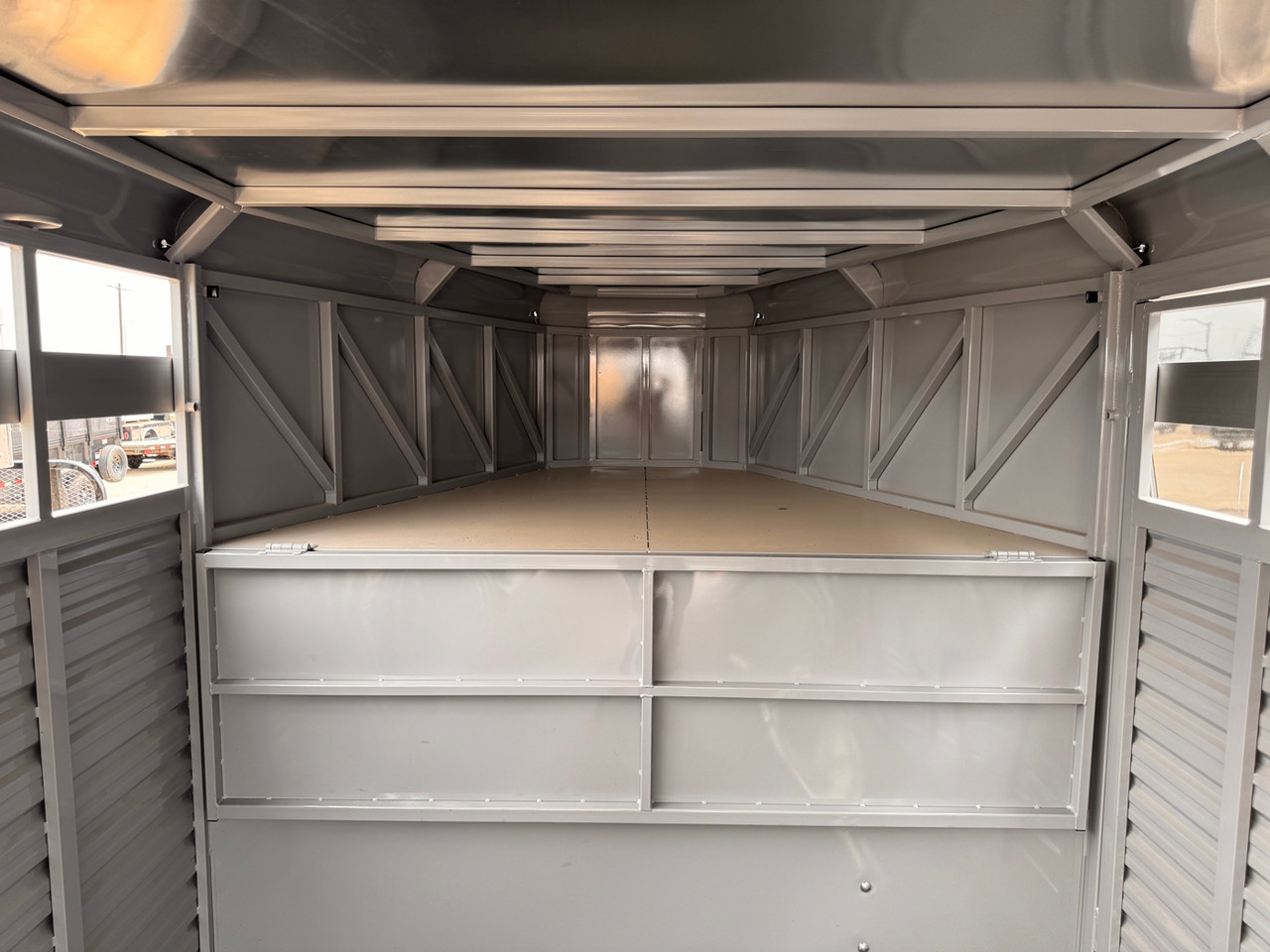 Trails West Trailers 2027 HOTSHOT 90"X24' Stock Trailer | Tandem Axle 18.667K, Straight, 2 Center Gates