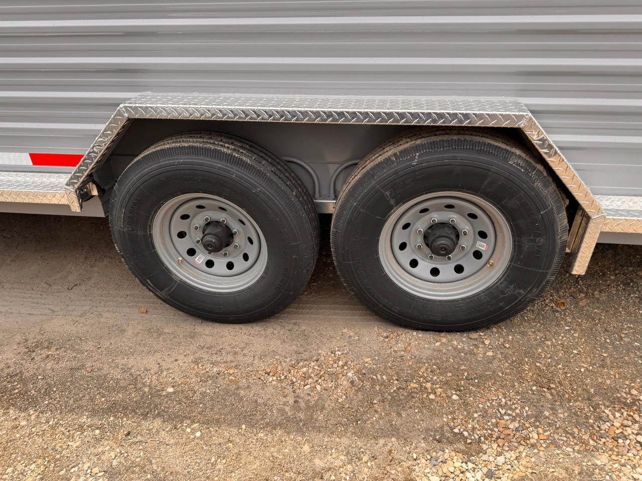 Trails West Trailers 2027 HOTSHOT 90"X24' Stock Trailer | Tandem Axle 18.667K, Straight, 2 Center Gates