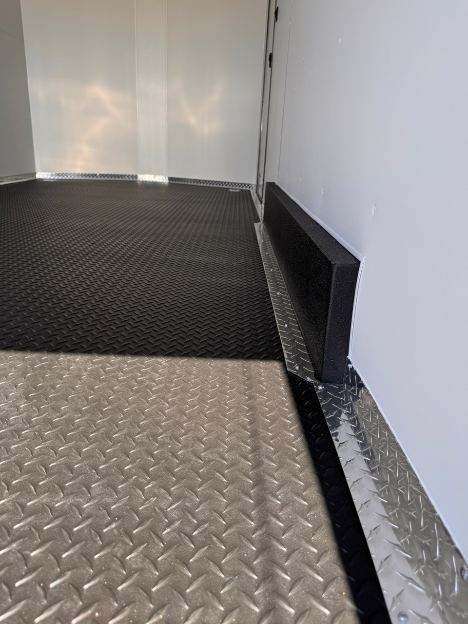 Charmac Trailers 2026 STEALTH 90"X16' V-Nose Cargo Trailer | Tandem Axle, WHITE WALLS & CEILING RUBBER DP UTV PKG, 7K