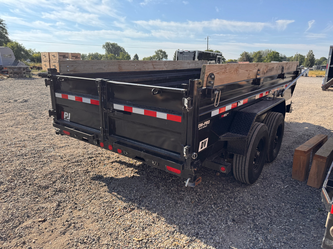 P.J. Trailers 2025 83"X14' Dump Trailer | Tandem Axle 14K, Tarp Kit, XL Tongue Storage Box, Hydraulic Jack, Slide In Ramps, Rear Support Stands, 2 Way Spreader Gate