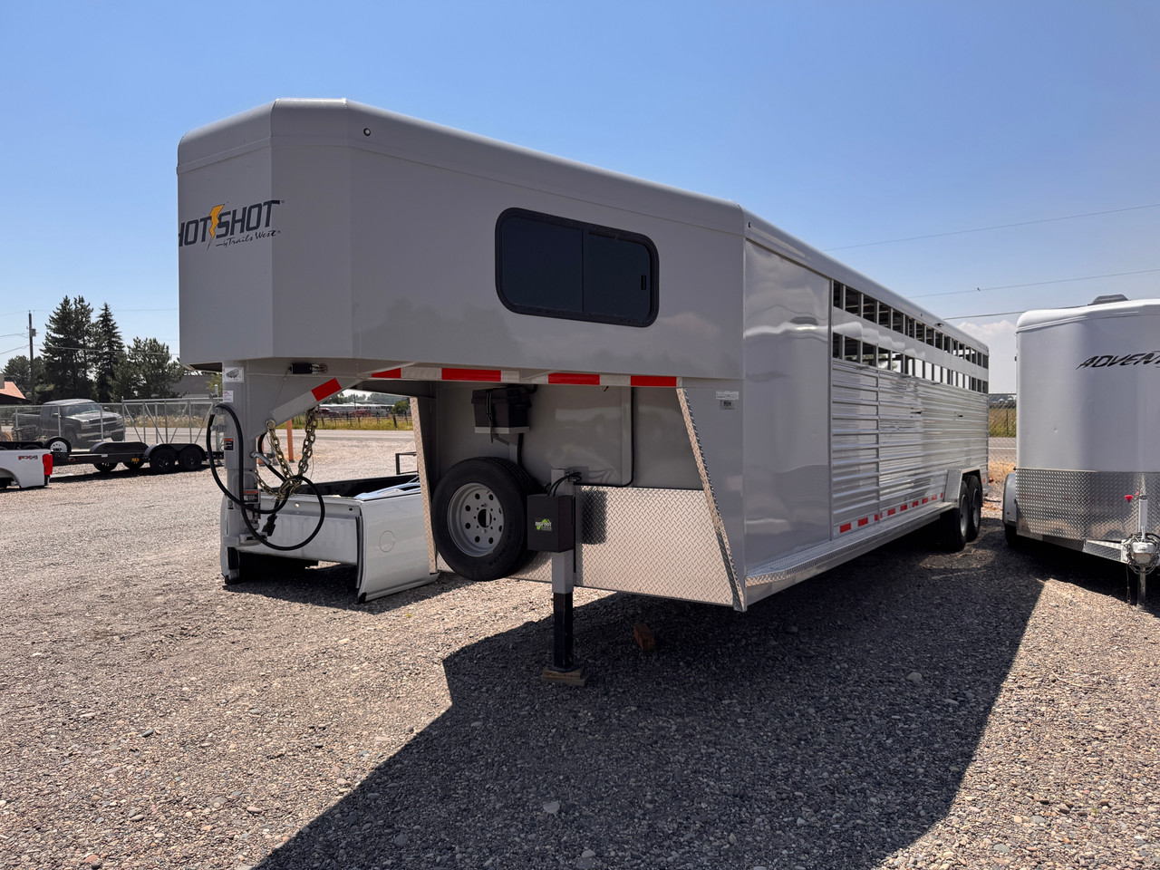 Trails West Trailers 2024 HOTSHOT 30' Stock Combo Trailer | Tandem Axle 20K, Torsion Axles, Passenger Size Escape Door, Single Rear Swing Gate Slide, Two Gates, Rubber Floors, Tack Room, Swing Out Saddle Rack