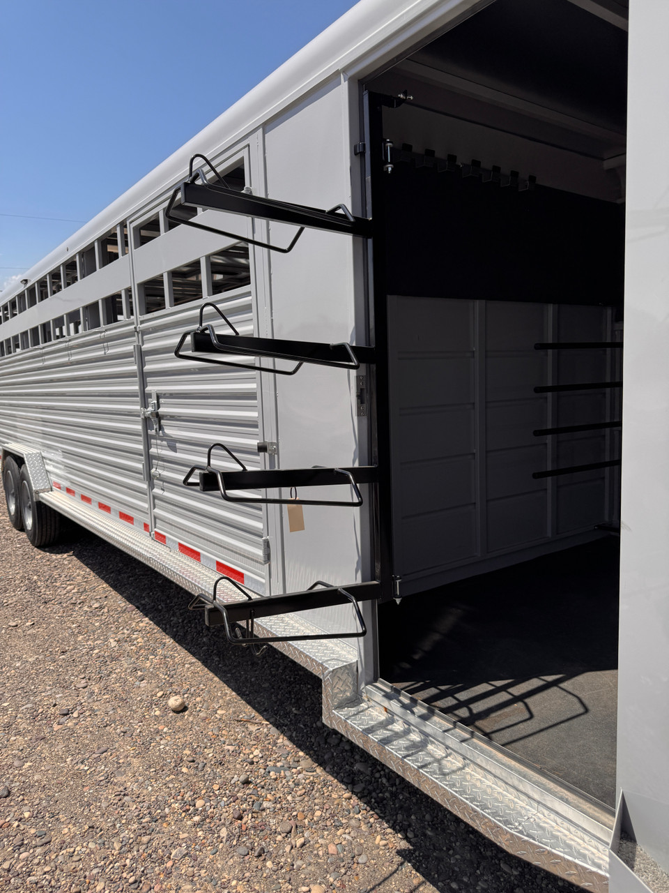 Trails West Trailers 2024 HOTSHOT 30' Stock Combo Trailer | Tandem Axle 20K, Torsion Axles, Passenger Size Escape Door, Single Rear Swing Gate Slide, Two Gates, Rubber Floors, Tack Room, Swing Out Saddle Rack