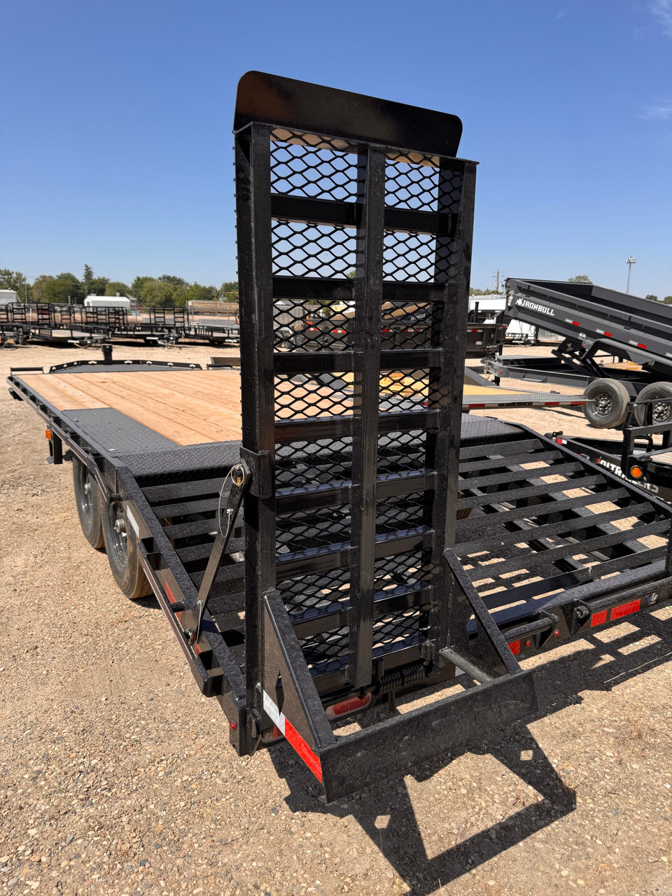 Diamond C Trailers 2026 DEC207 102"X20' Flatbed Trailer | Tandem Axle 15.5K, 2 Speed Jack, 5' Dove Tail, Flip Up Knee Ramps