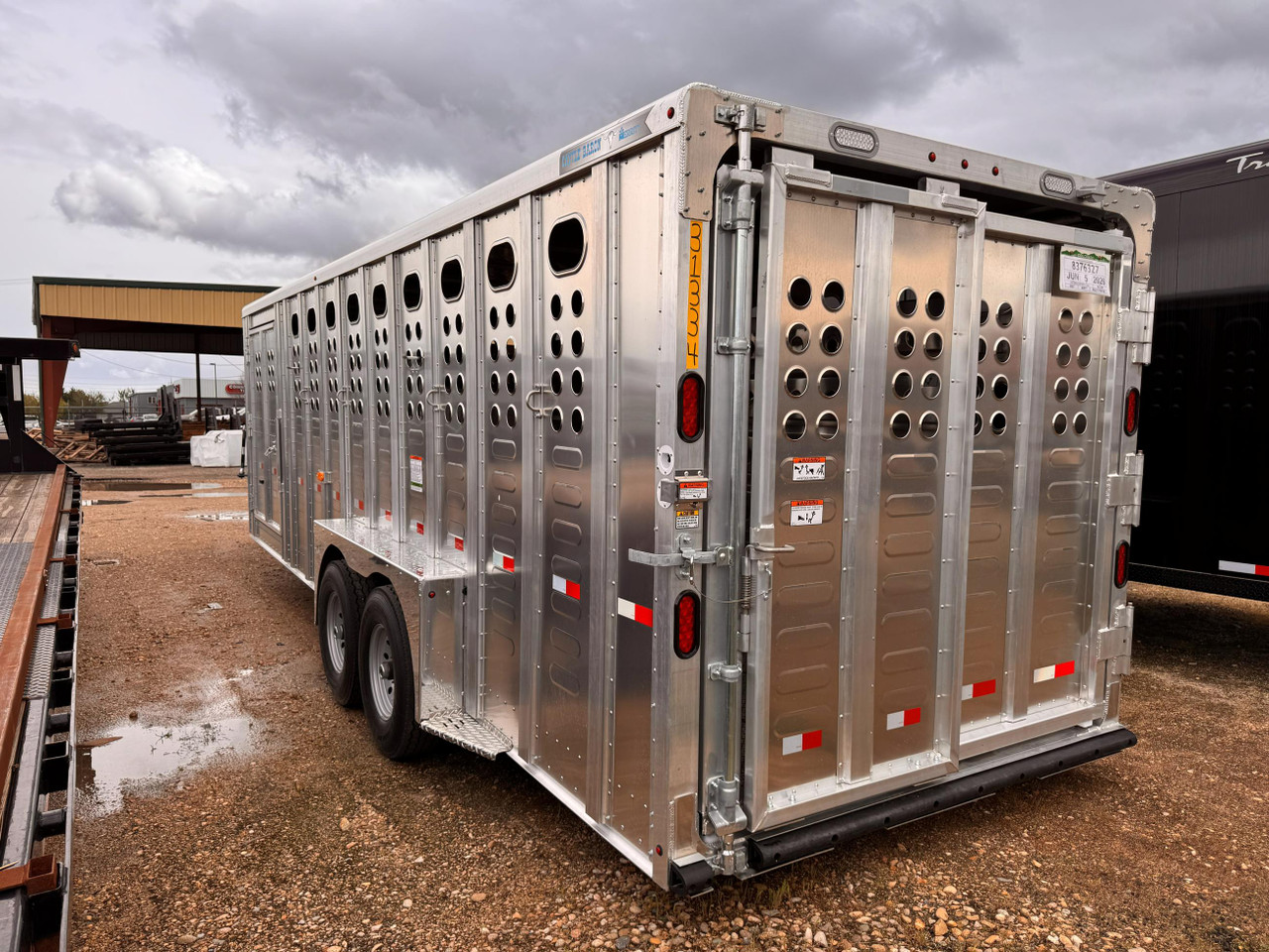 Merritt Trailers 2027 84"X24' Stock Trailer | Tandem Axle 15K, 2 Gates All Aluminum Body, Combo Swing Gate With Slider, Escape Door