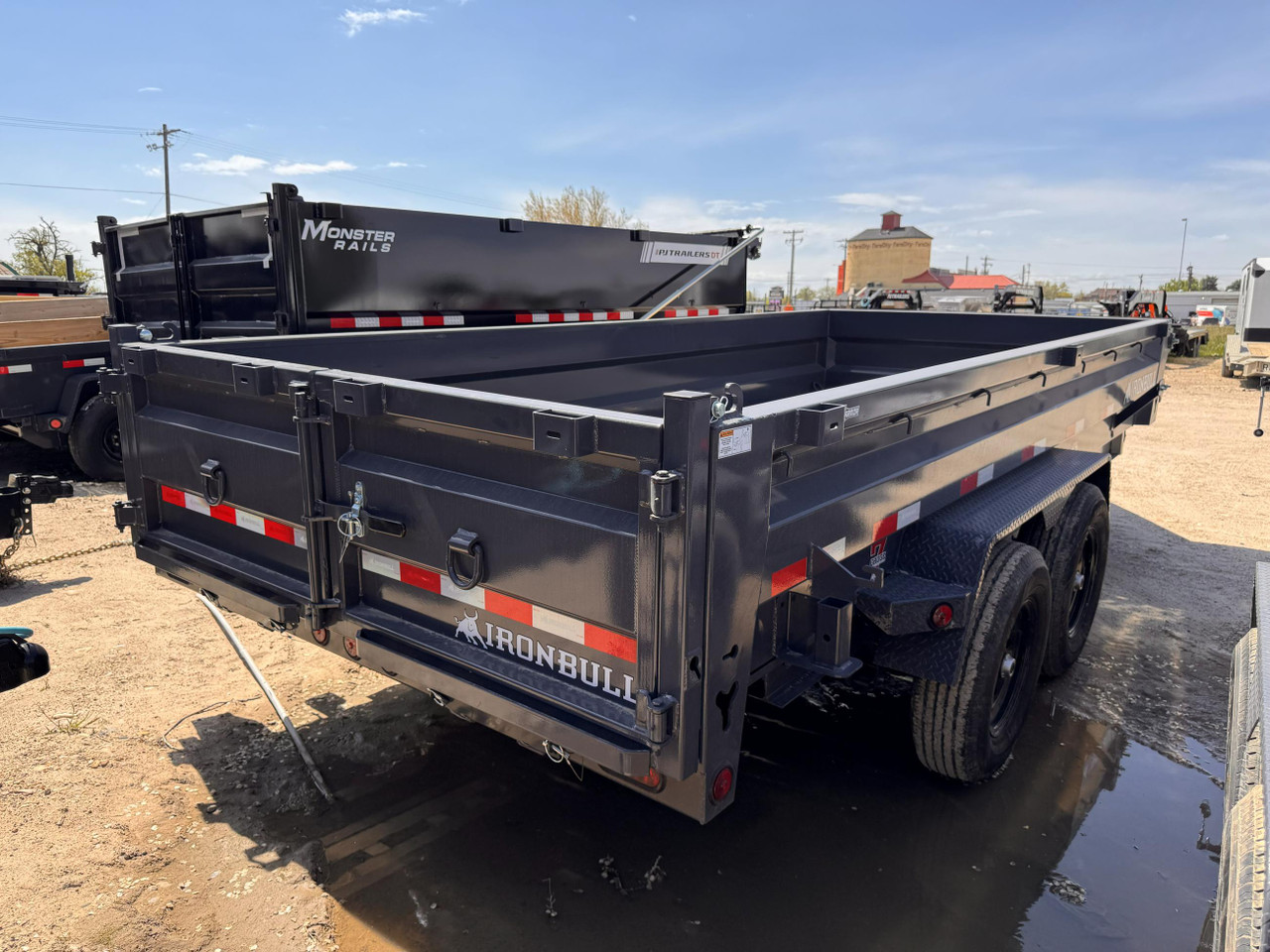 Iron Bull Trailers 2026 DWB 83"X16' Scissor Dump Trailer | Tandem Axle 14.999K, 24" Sides, 7 Ga Floor, 10 Ga Sides, Slide In Ramps, Tarp Kit, 2 Way Gate