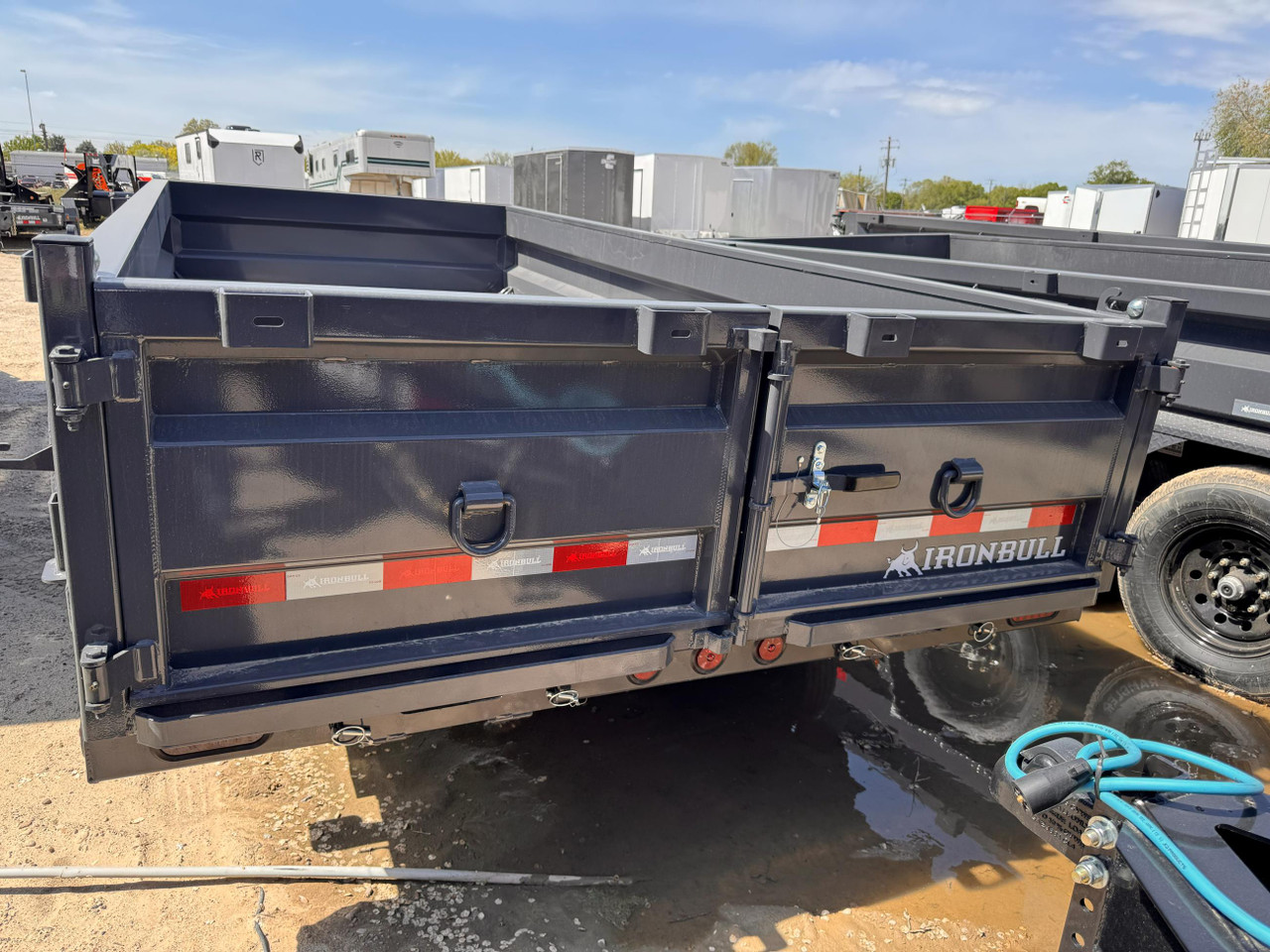 Iron Bull Trailers 2026 DWB 83"X16' Scissor Dump Trailer | Tandem Axle 14.999K, 24" Sides, 7 Ga Floor, 10 Ga Sides, Slide In Ramps, Tarp Kit, 2 Way Gate