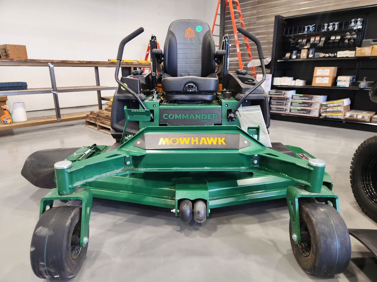 Mowhawk Mowers 2025 COMMANDER PRO Gas Mower | 72" Deck