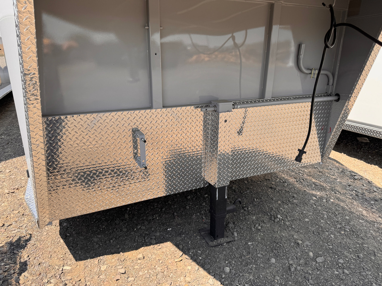 Trails West Trailers 2027 HOTSHOT 90"X25' Stock Combo Trailer | Tandem Axle 18.667K, Straight Tack Package, Single Tack Door, Rear Slider, Conv Package Spare