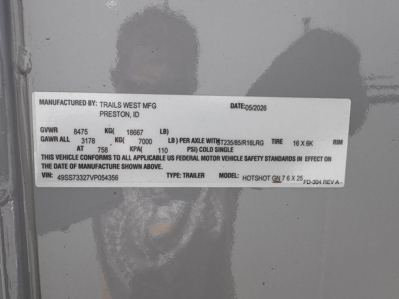 Trails West Trailers 2027 HOTSHOT 90"X25' Stock Combo Trailer | Tandem Axle 18.667K, Straight Tack Package, Single Tack Door, Rear Slider, Conv Package Spare