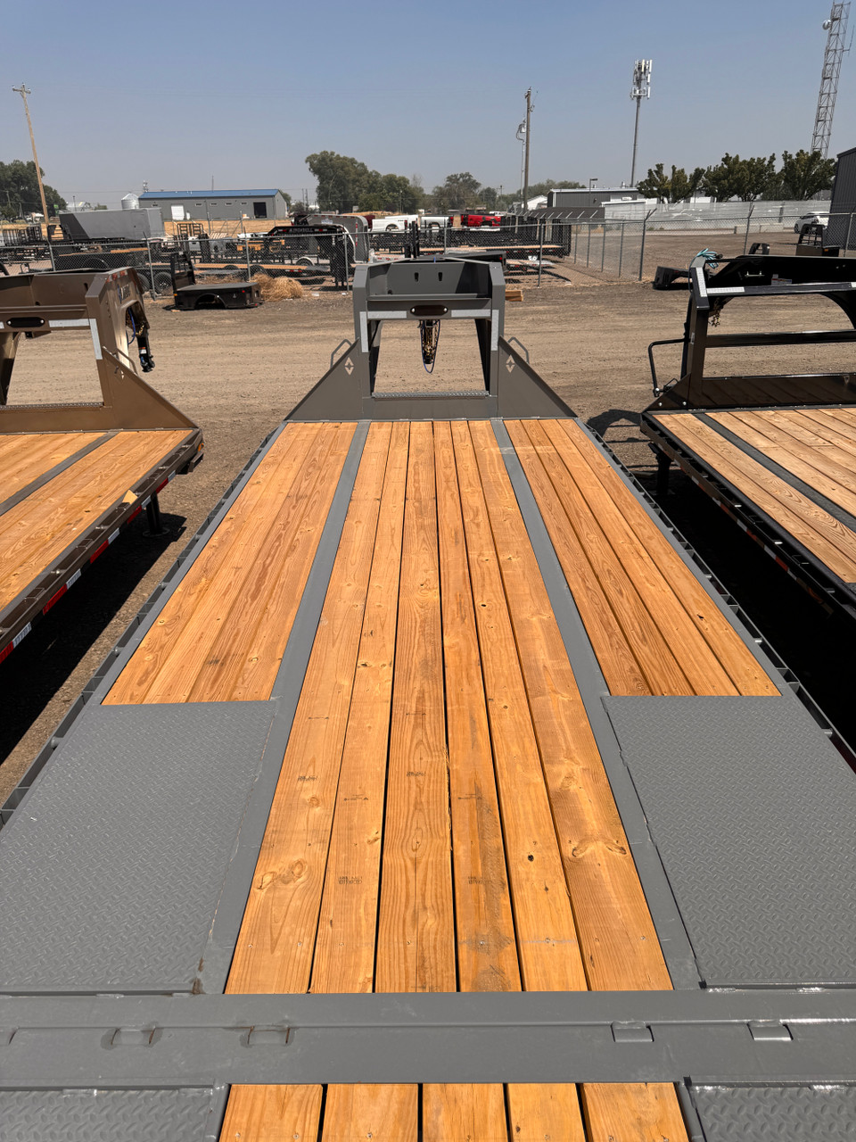 Diamond C Trailers 2026 FMAX212 30' Deckover Flatbed Trailer | Tandem Axle 25.9K, Hydraulic Dovetail, Dual Hydraulic Jacks, Solar Charger, ABS Brakes, Tongue/Underbed Storage