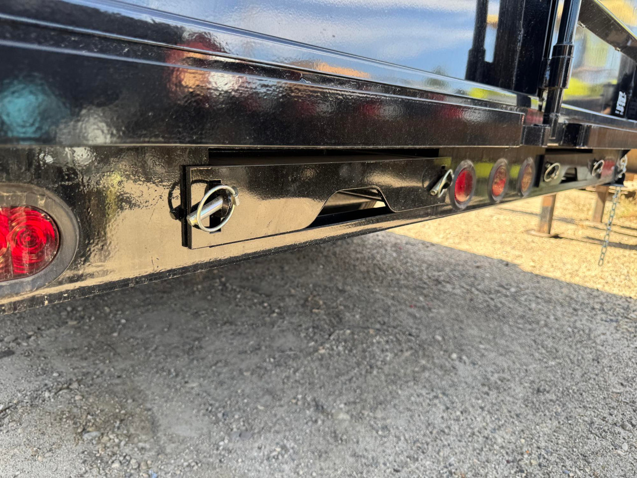 P.J. Trailers 2027 DL 83"X16' Low Profile Scissor Dump Trailer | Tandem Axle 14K, 6" Cylinder, Hydraulic Jack, 24" Sides, 7 Ga Floor