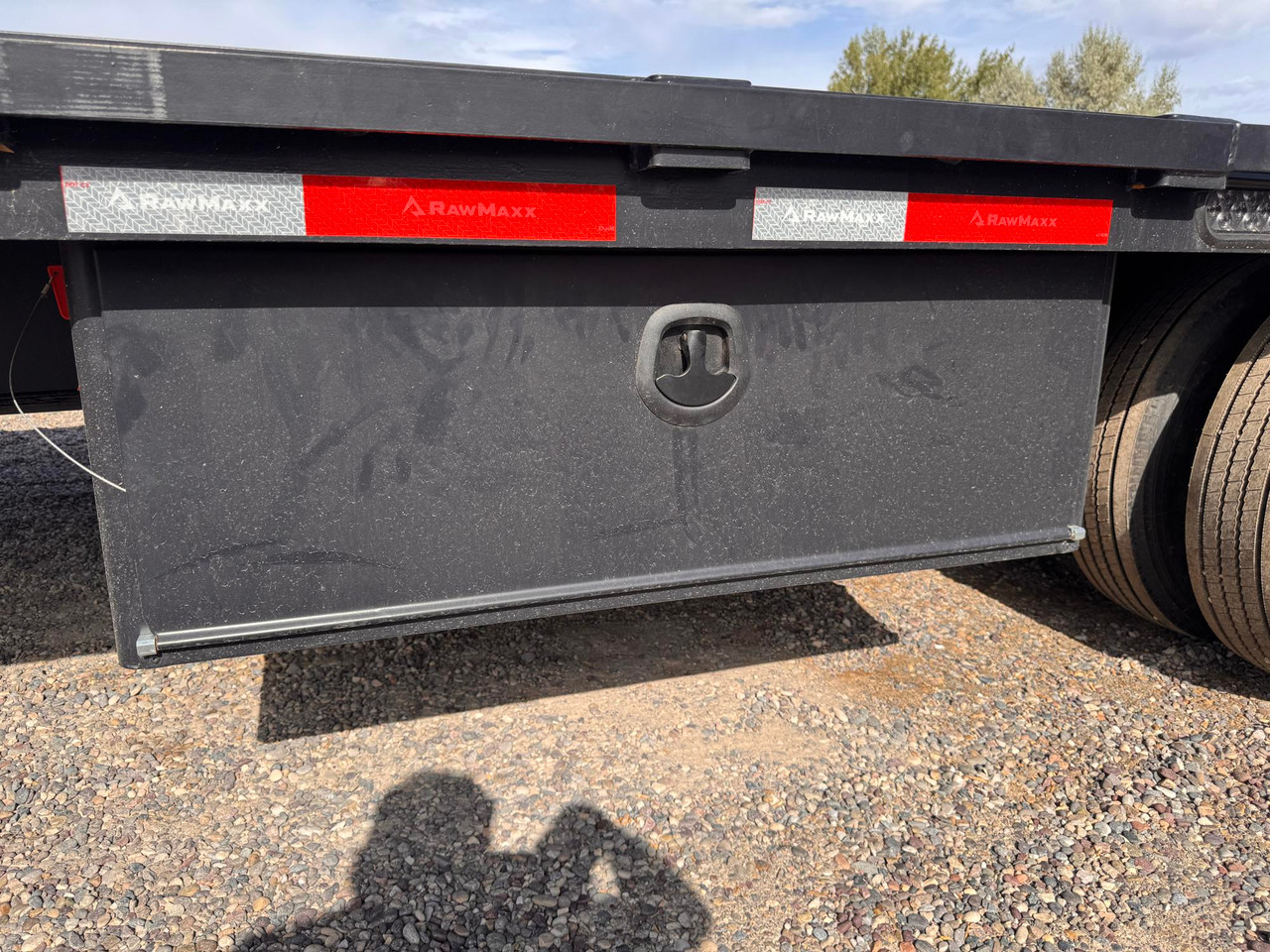 Raw Maxx Trailers 2026 HTX 102"X34' Deckover Flatbed Trailer | Tandem Axle, 11' HYD DOVETAIL, TOOL BOX, WINCH PLATE, CHAIN RACK, REFLECTIVE TAPE, SOLAR PANEL, 30K