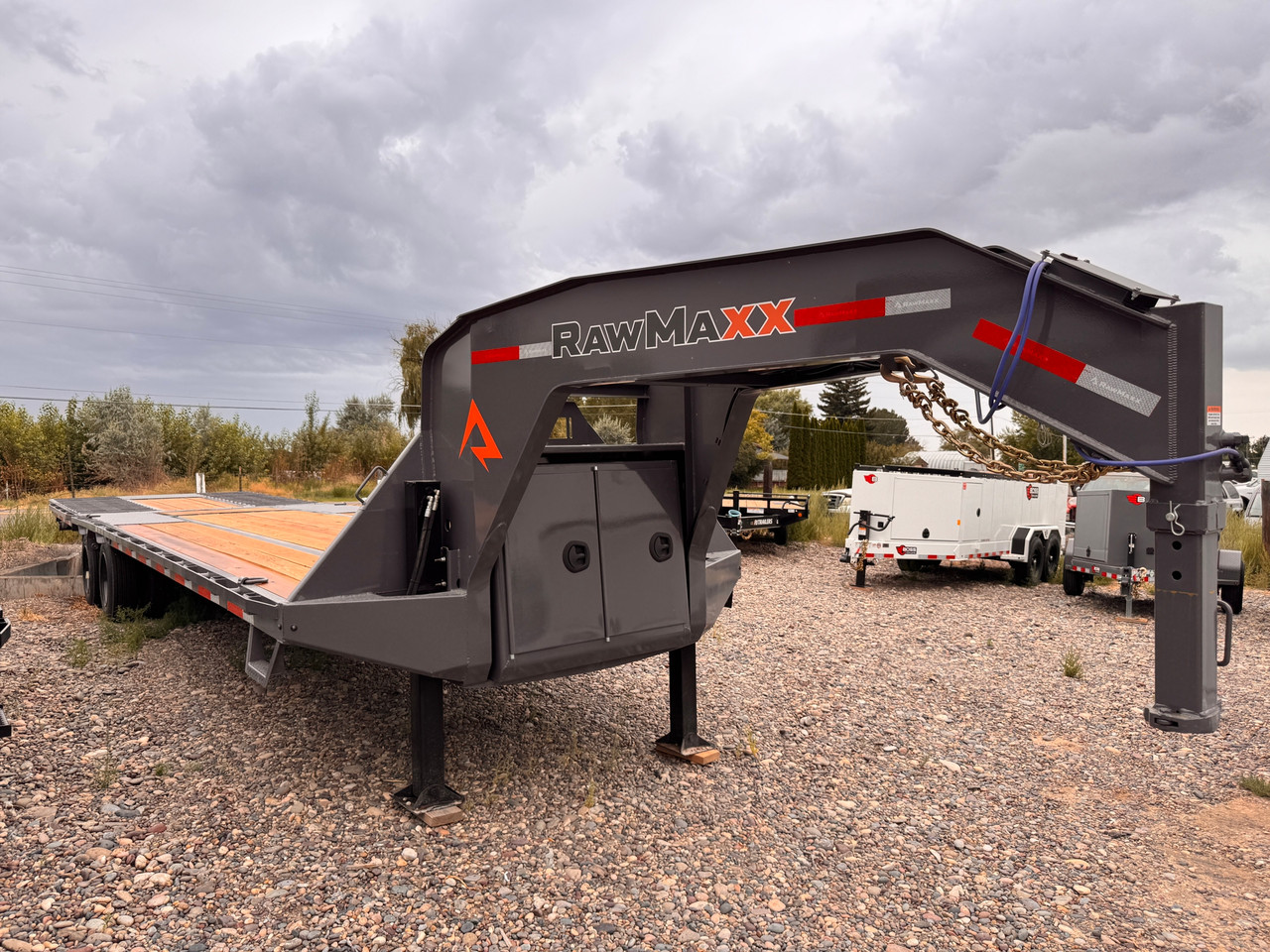 Raw Maxx Trailers 2026 HTX 102"X34' Deckover Flatbed Trailer | Tandem Axle, 11' HYD DOVETAIL, TOOL BOX, WINCH PLATE, CHAIN RACK, REFLECTIVE TAPE, SOLAR PANEL, 30K