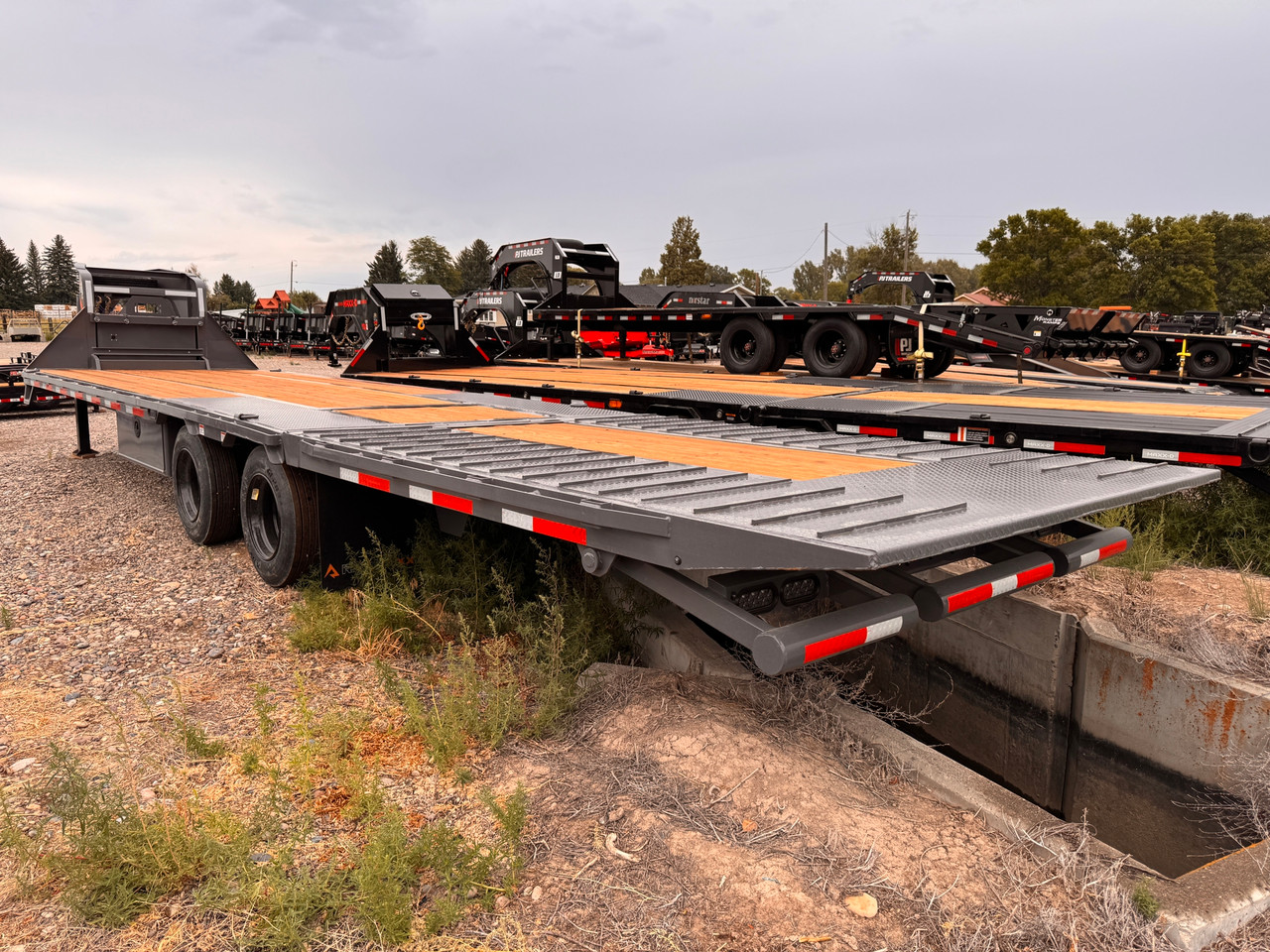 Raw Maxx Trailers 2026 HTX 102"X34' Deckover Flatbed Trailer | Tandem Axle, 11' HYD DOVETAIL, TOOL BOX, WINCH PLATE, CHAIN RACK, REFLECTIVE TAPE, SOLAR PANEL, 30K
