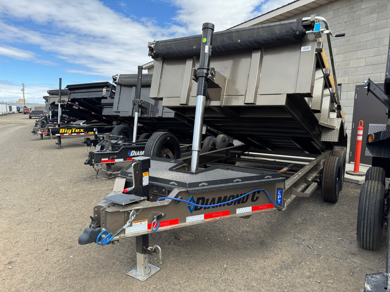 Diamond C Trailers LPT207 82"X14' Telescopic Dump Trailer | 14 ply Tires, Solar Recharging, 24" Sides With Boards, Spare Tire, 2 Speed Jack