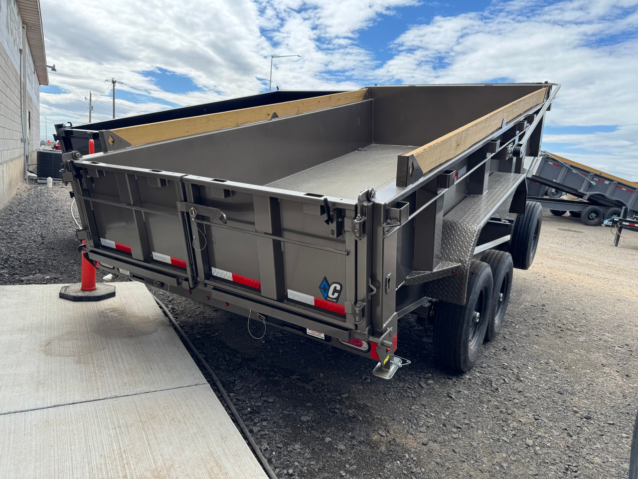 Diamond C Trailers LPT207 82"X14' Telescopic Dump Trailer | 14 ply Tires, Solar Recharging, 24" Sides With Boards, Spare Tire, 2 Speed Jack