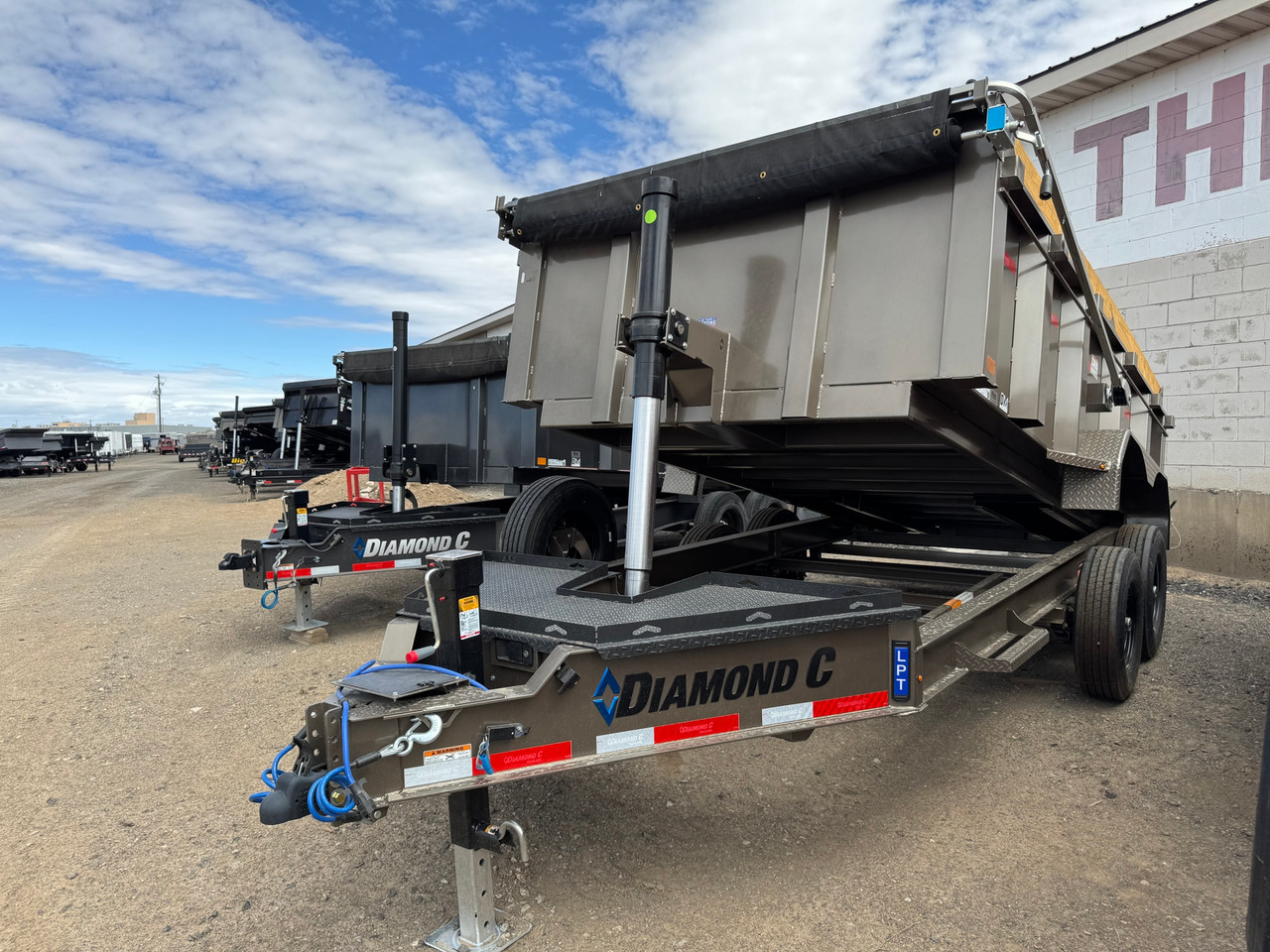 Diamond C Trailers LPT207 82"X14' Telescopic Dump Trailer | 14 ply Tires, Solar Recharging, 24" Sides With Boards, Spare Tire, 2 Speed Jack