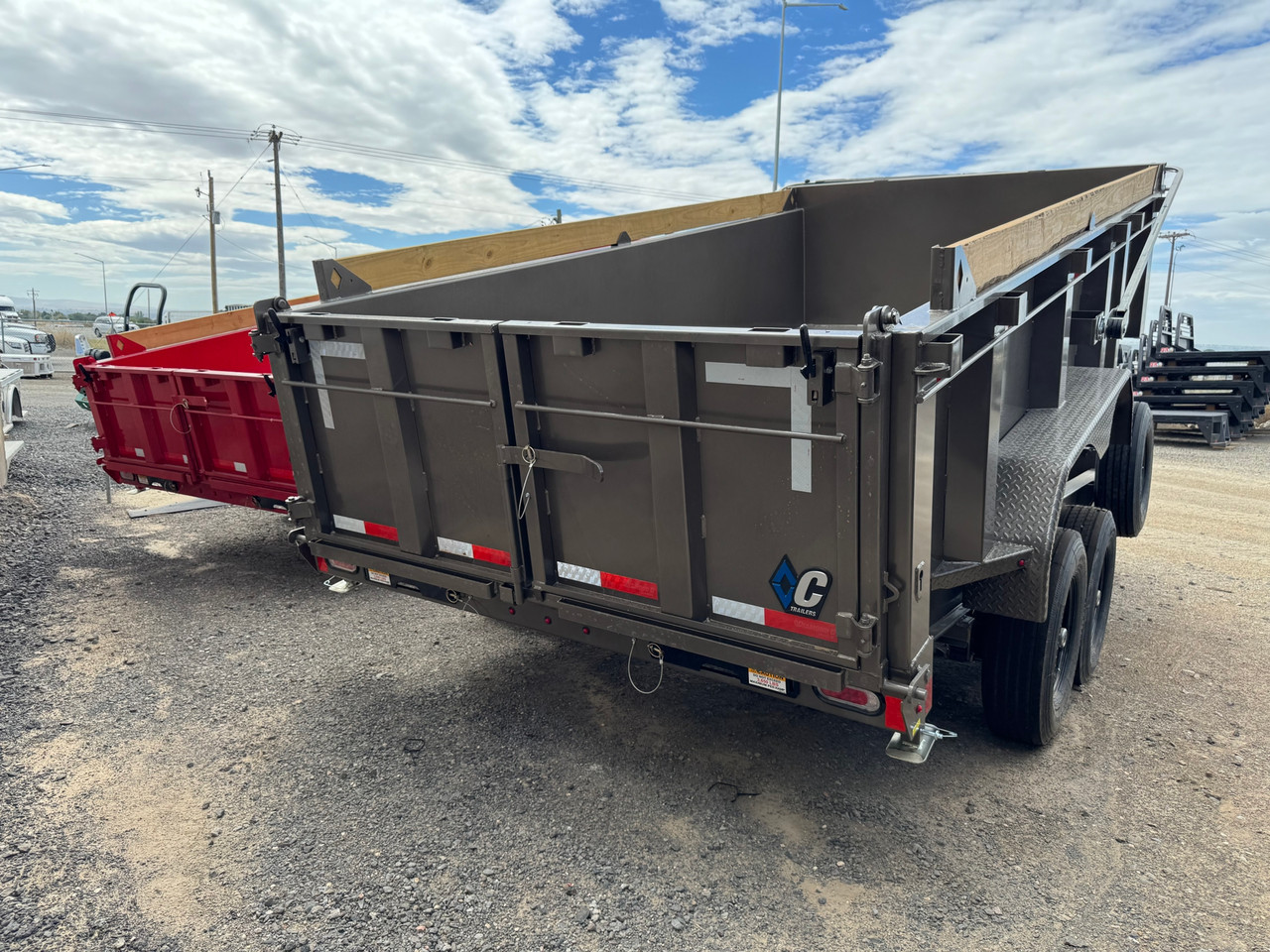 Diamond C Trailers LPT207 82"X14' Telescopic Dump Trailer | 14 ply Tires, Solar Recharging, 24" Sides With Boards, Spare Tire, 2 Speed Jack