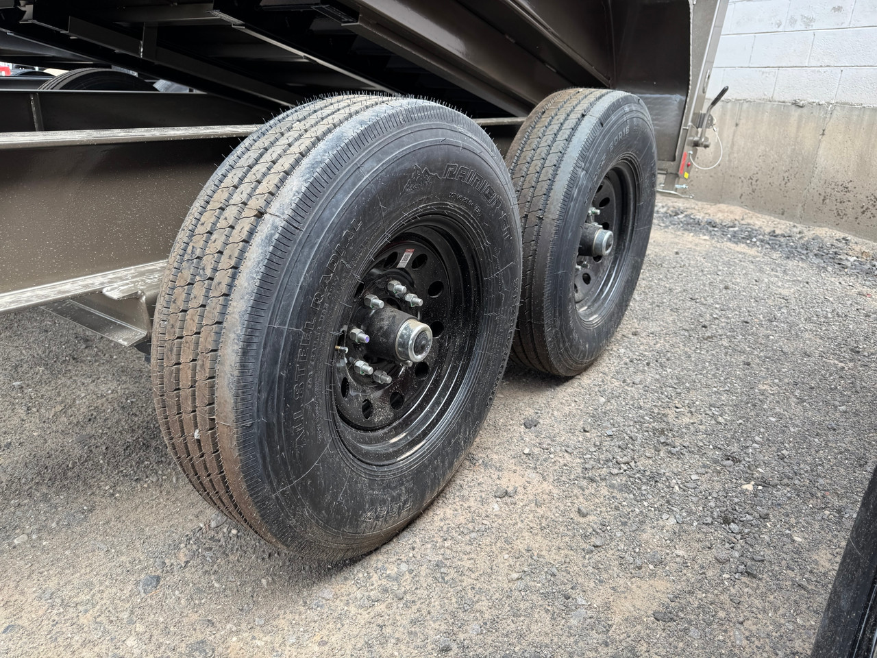 Diamond C Trailers LPT207 82"X14' Telescopic Dump Trailer | 14 ply Tires, Solar Recharging, 24" Sides With Boards, Spare Tire, 2 Speed Jack