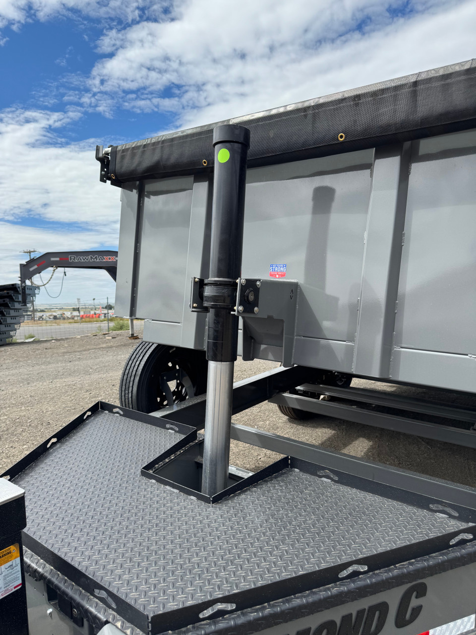 Diamond C Trailers LPT207 82"X16' Telescopic Dump Trailer | 14 ply Tires, Solar Recharging, 32" Sides With Boards, Spare Tire, 2 Speed Jack