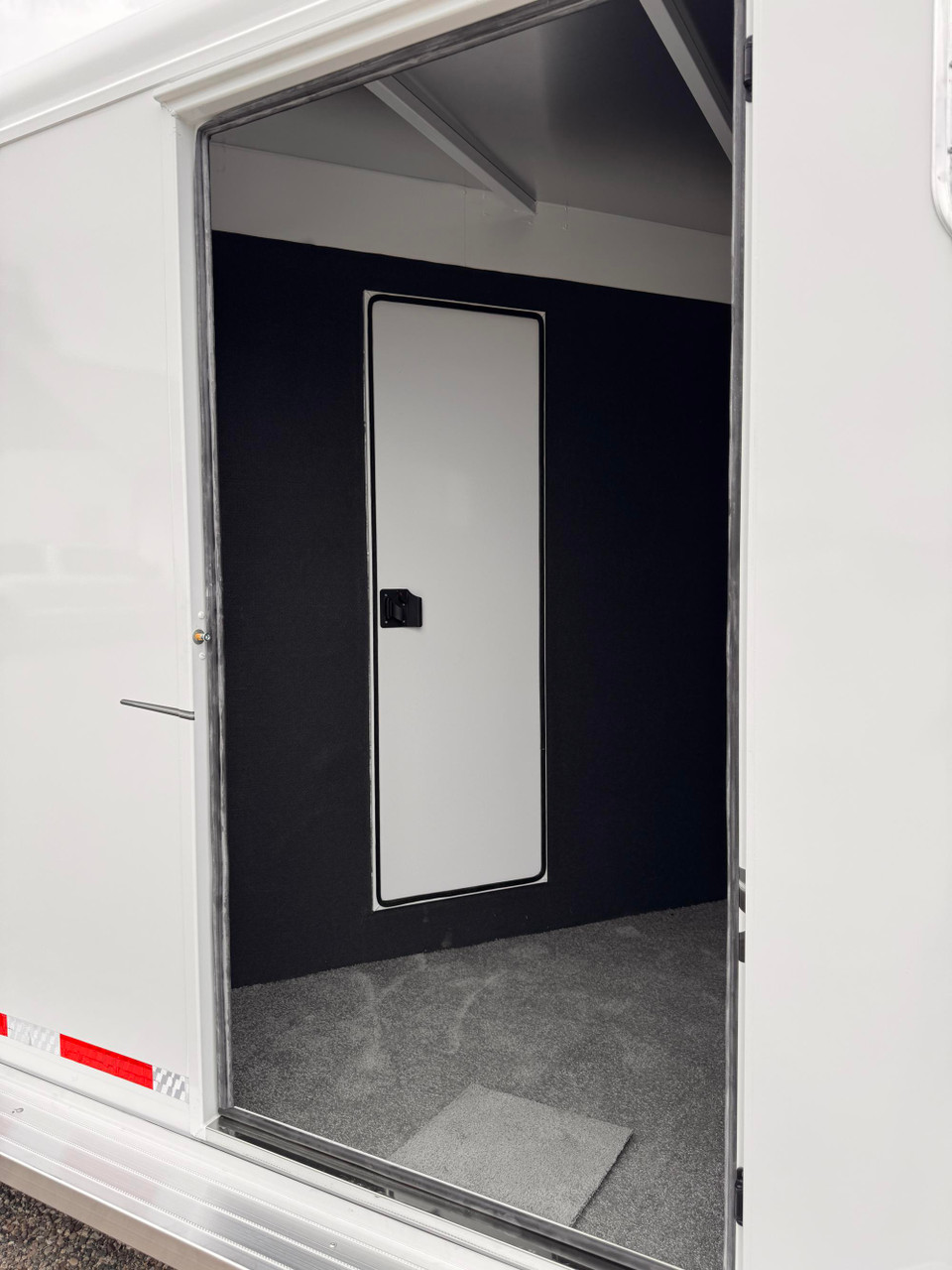 Trails West Trailers 2027 Classic Horse Trailer | Tandem Axle, 4-HORSE, ANGELED MID TACK, CONVENIENCE PKG, PASS THROUGH DOOR, WATER TANK, WINDOW