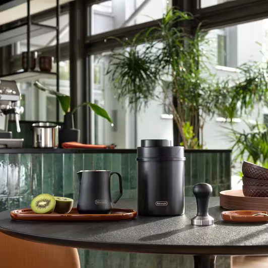 DeLonghi Black Wood Tamper - DLSC080 : Base diameter: 51mm
• Ergonomic handle for a comfortable grip
• Stainless steel base with natural wood handle