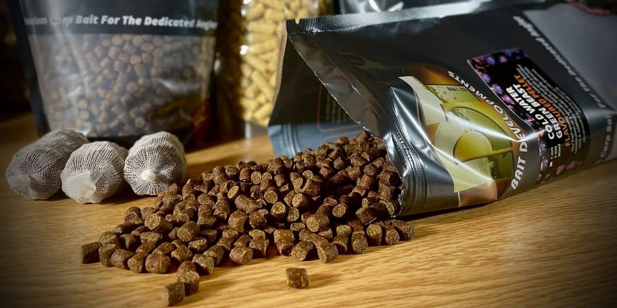 Tandem Baits Carp Feed Hook Pellet Earth Mandel | Carp Pellets | Carp  Fishing Without Effort | Bait for Large Fish Fishing | Carp Accessories for