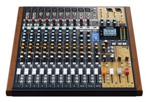 TASCAM MODEL16 (front elevated view) TASCAM MODEL16 (front elevated view)