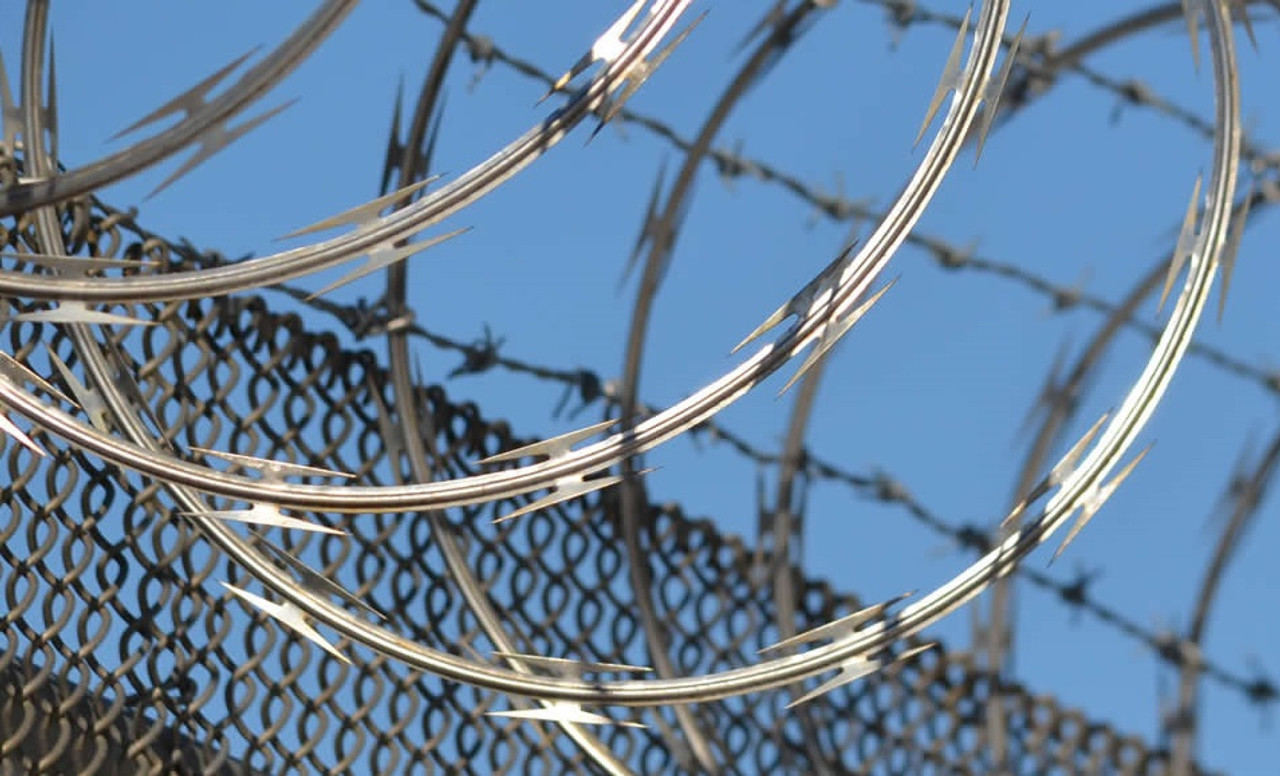 razor wire canada