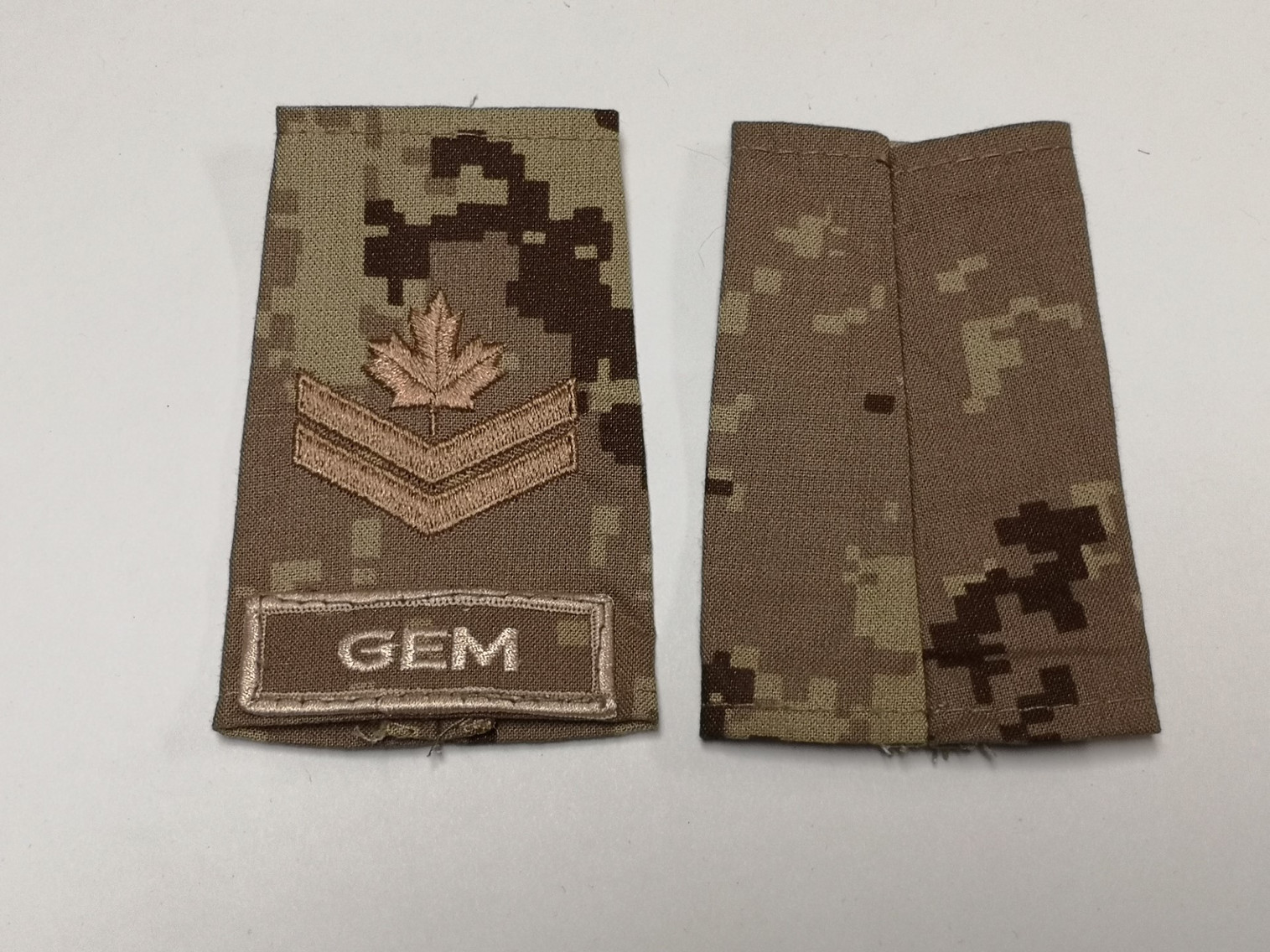 Canadian Armed Forces Arid Cadpat Rank Epaulets GEM - Master Corporal