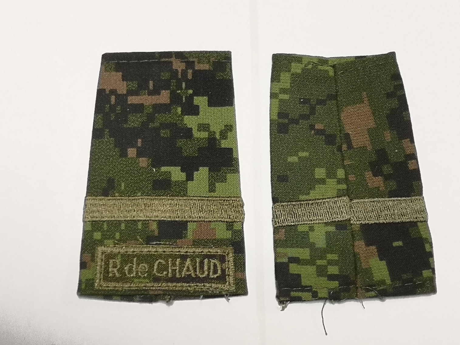 Canadian Armed Forces Cadpat Rank Epaulets R de CHAUD - 2nd Lieutenant