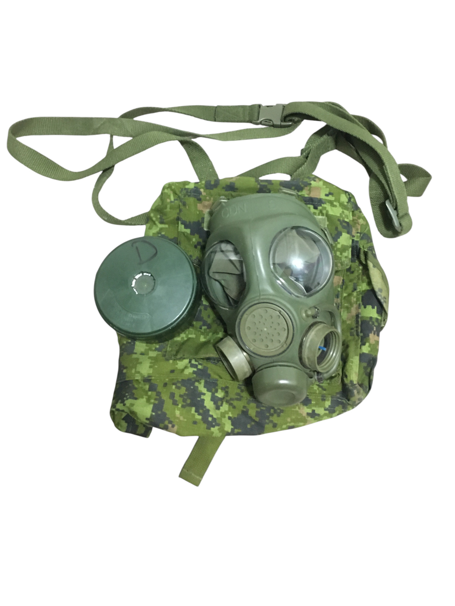 Canadian Armed Forces C4 Gas Mask W/Filter & CADPAT Carrier - XS/S