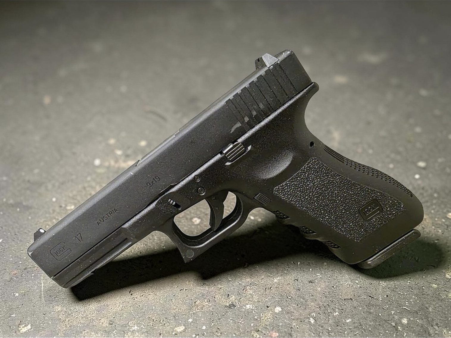 Umarex Fully Licensed GLOCK 17 Gen.3 Gas Blowback Airsoft Pistol - USEDⓈ