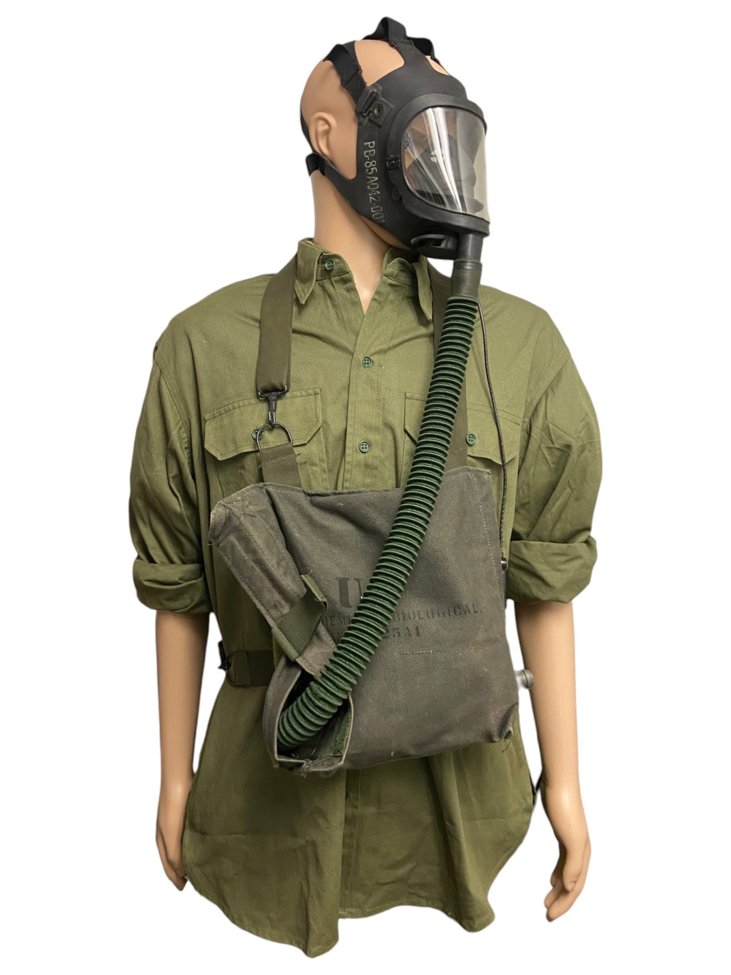 U.S. Armed Forces M25A1 Tanker Gas Mask W/ Gas Mask Carrier - Small